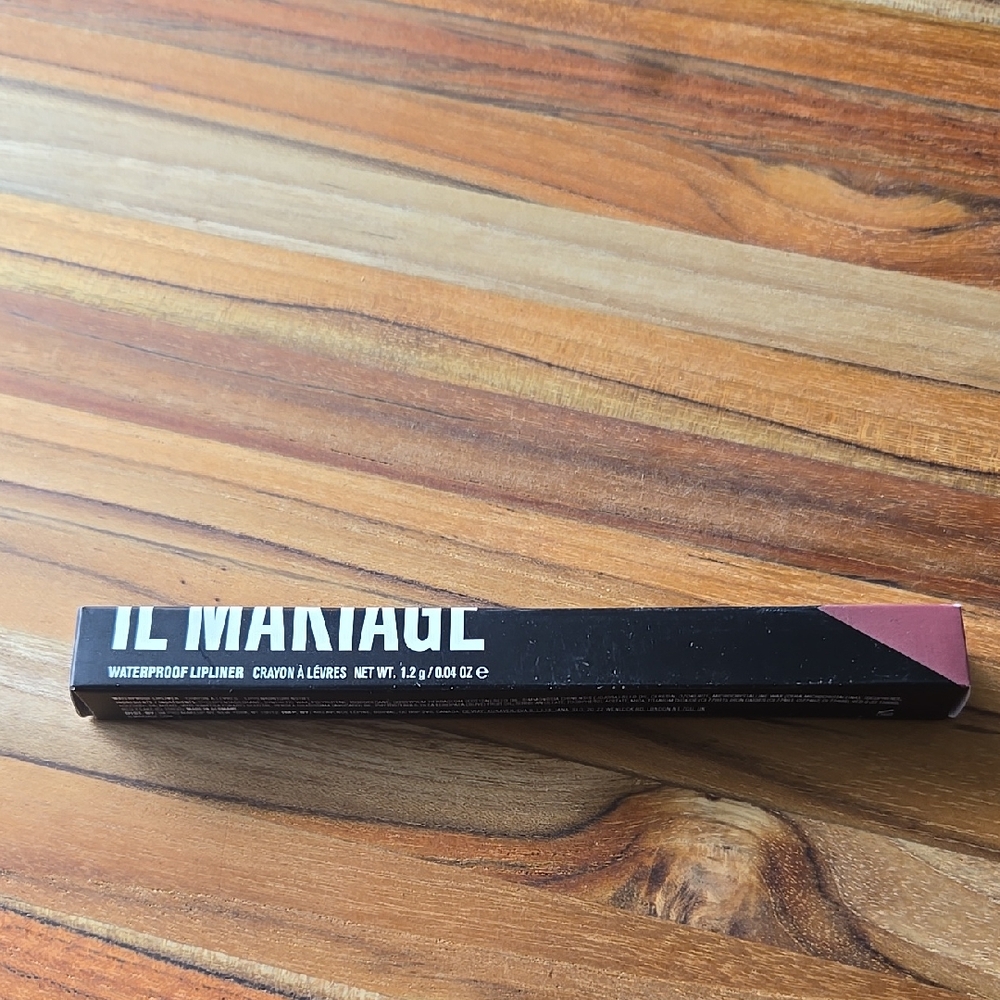IL MAKIAGE Waterproof Lip Liner - Bold Color